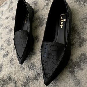 Black Crocodile-Embossed Pointed Loafers